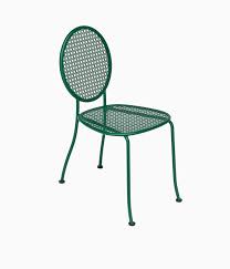What outdoor furniture can be left outside in the winter?